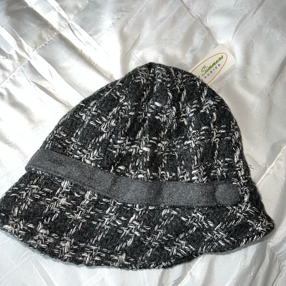 Jeanne Simmons Gray Knit Bucket Hat - NWT
